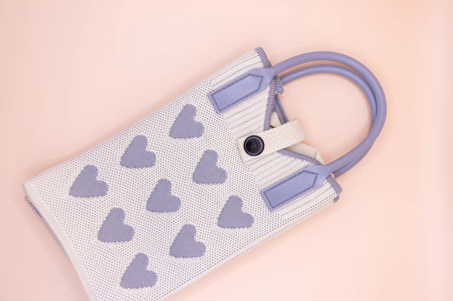 Smartphone-Täschchen ODETTE LAVENDER HEARTS