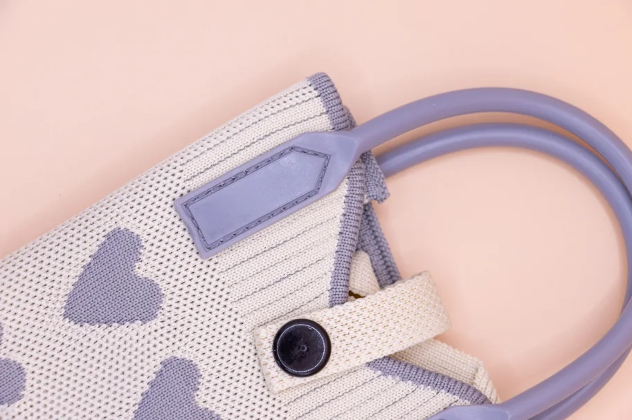 Smartphone-Täschchen ODETTE LAVENDER HEARTS