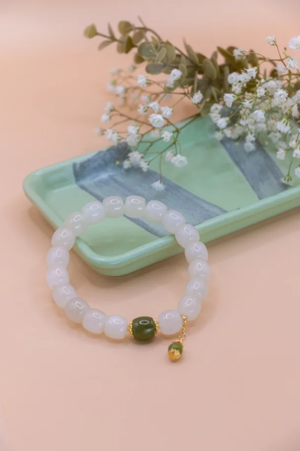 Qiao Xin – Armband aus Weißer Hetian-Jade & Grünem Jaspis