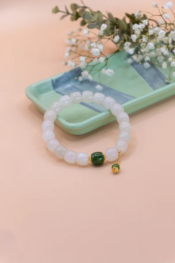 Qiao Xin – Armband aus Weißer Hetian-Jade & Grünem Jaspis