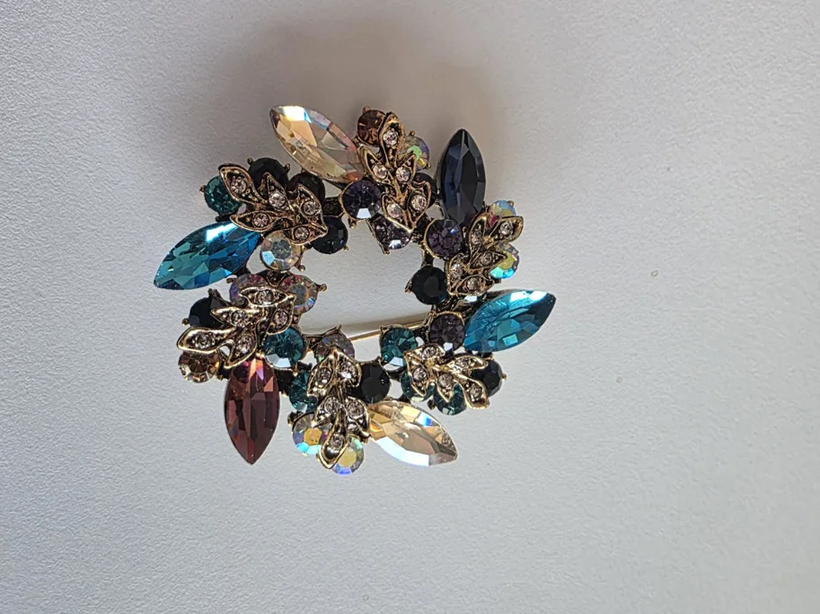 Brosche ZÉLIANE CRYSTAL WREATH