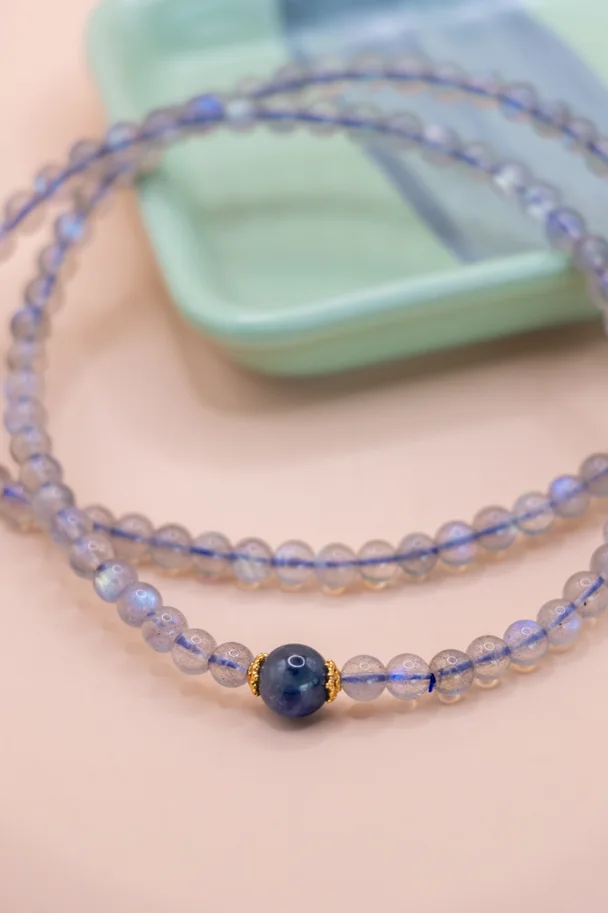 Armband mit grauem Mondstein und Kyanit