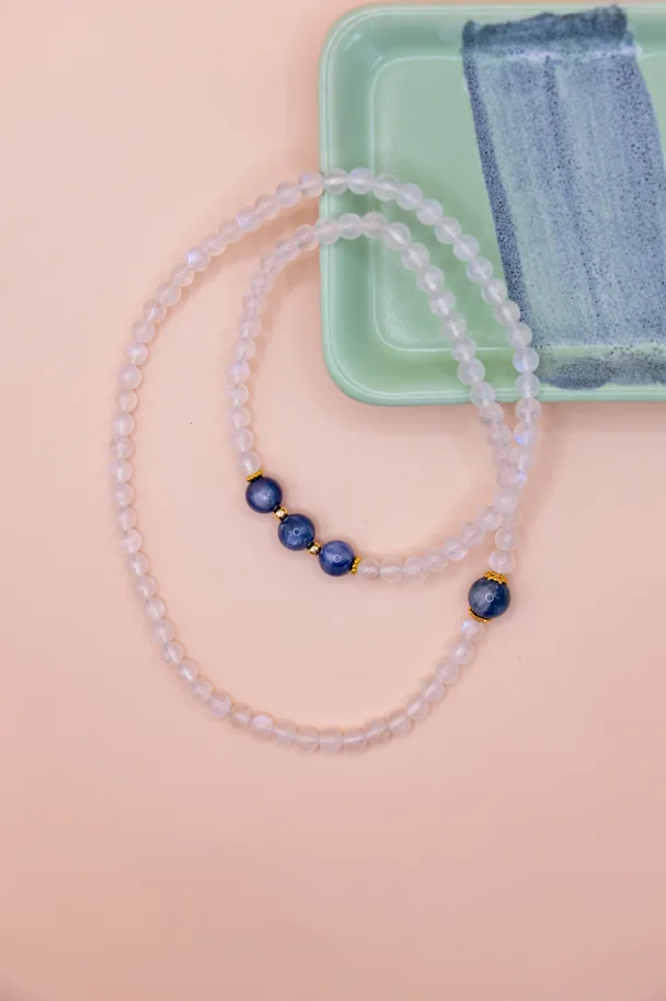 Armband mit blauen Mondstein und Kyanit